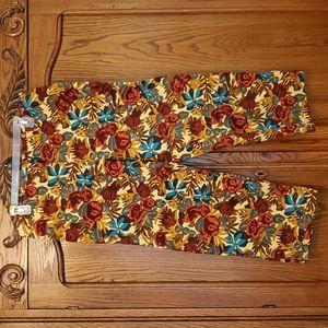 Women's Turning point capris. Floral design.